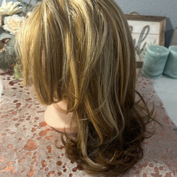 NWT vivica fox deep lace front wig - Picture 4 of 8